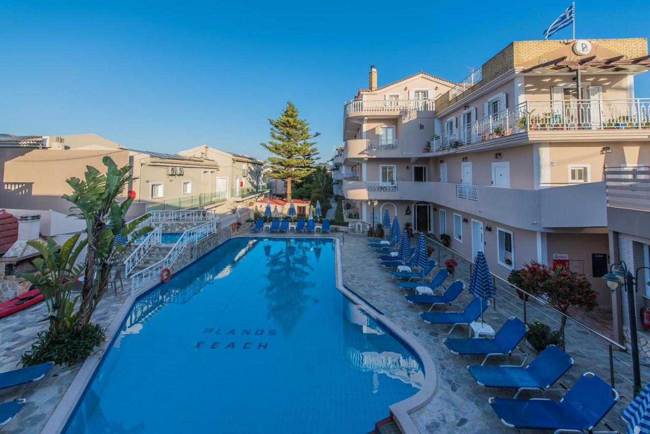 Planos Beach Hotel Exterior photo