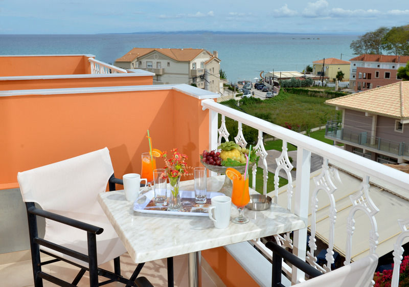 Planos Beach Hotel Exterior photo