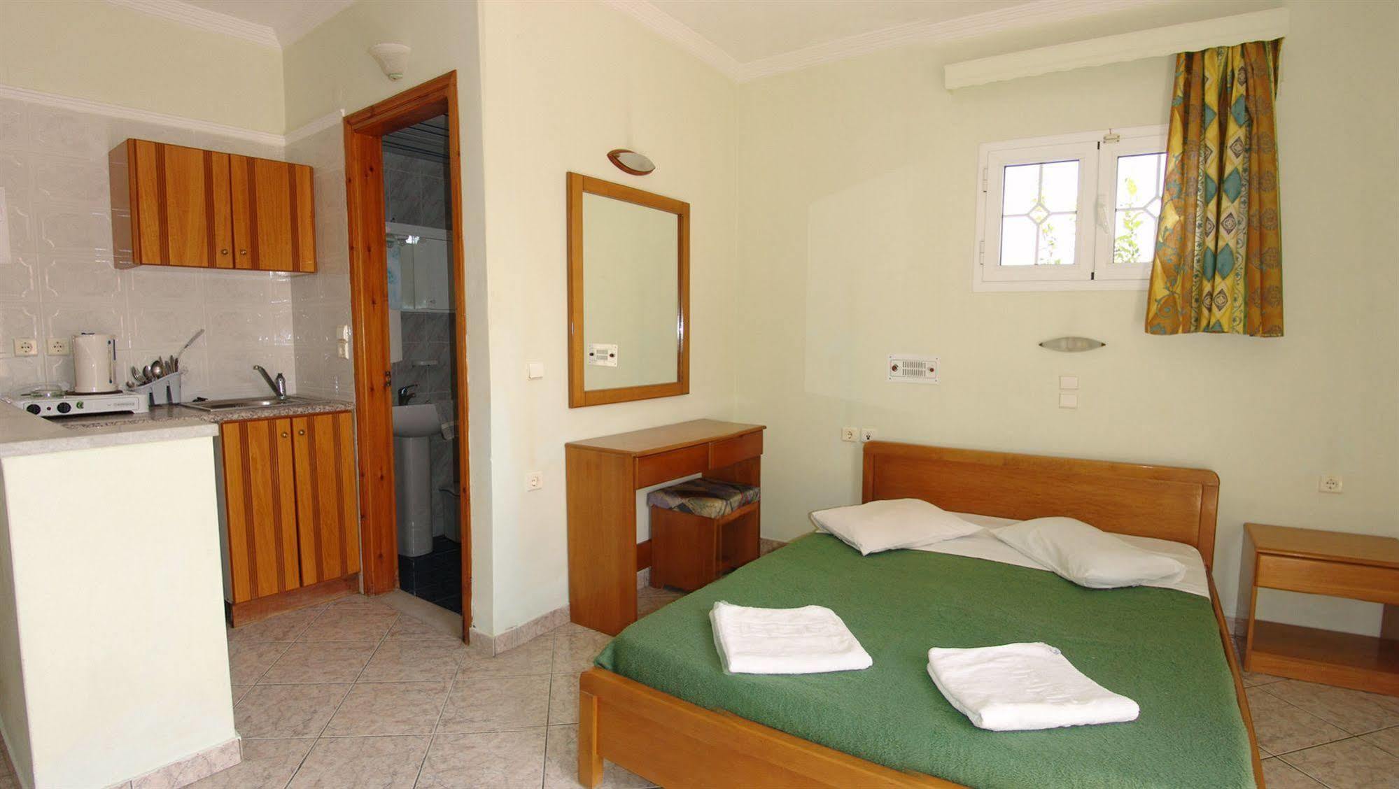 Planos Beach Hotel Exterior photo